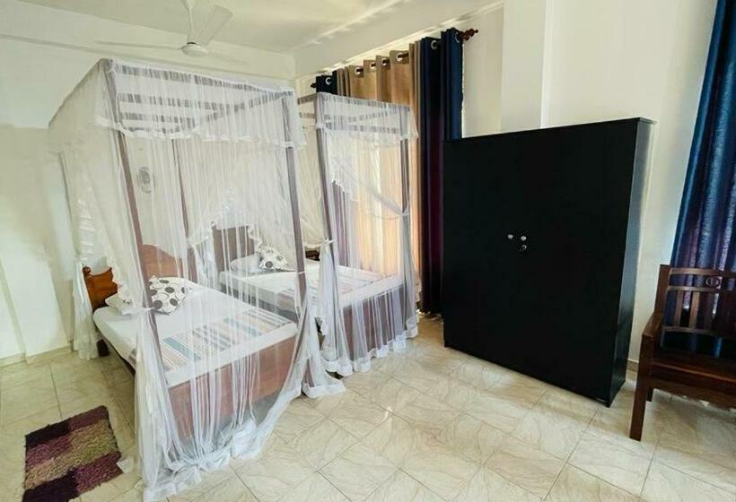 اتاق استاندارد سه نفره, Sunny Mood Guest House