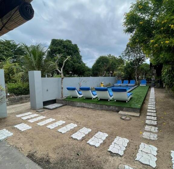 اتاق استاندارد با بالکن, A_one House