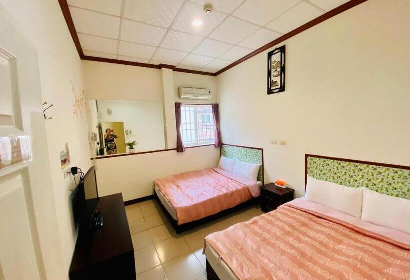 اتاق استاندارد چهارنفره با سرویس بهداشتی مشترک, Sunmoonlake Sunflower House