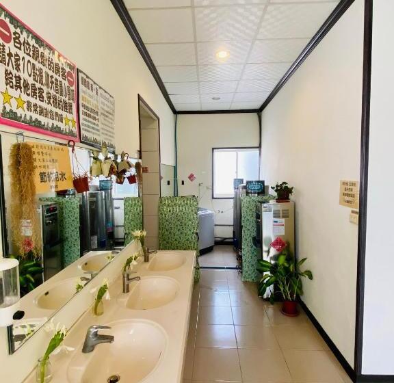 اتاق استاندارد چهارنفره با سرویس بهداشتی مشترک, Sunmoonlake Sunflower House