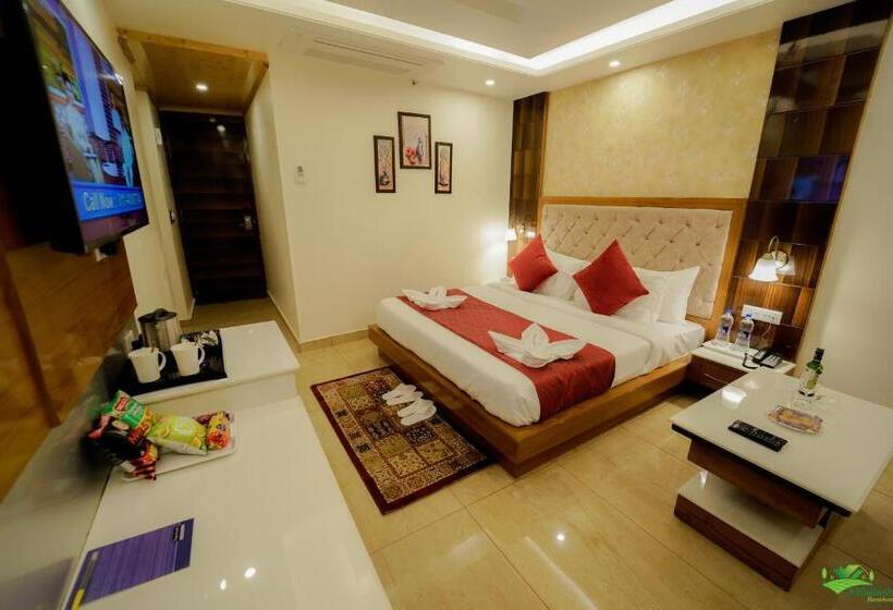 اتاق لوکس با بالکن, Abhilashi Residency & Spa   Centrally Heated & Air Cooled