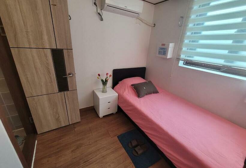 اتاق استاندارد یک نفره, Olive Hostel Myeongdong