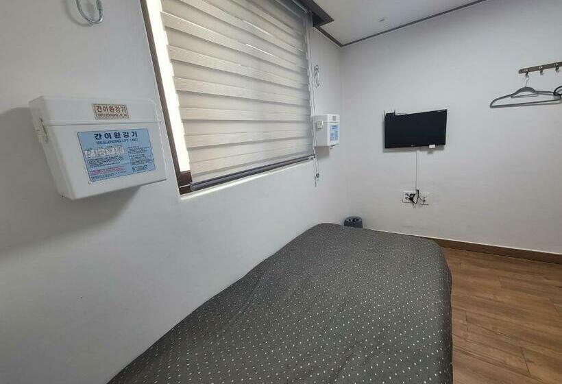اتاق استاندارد یک نفره, Olive Hostel Myeongdong