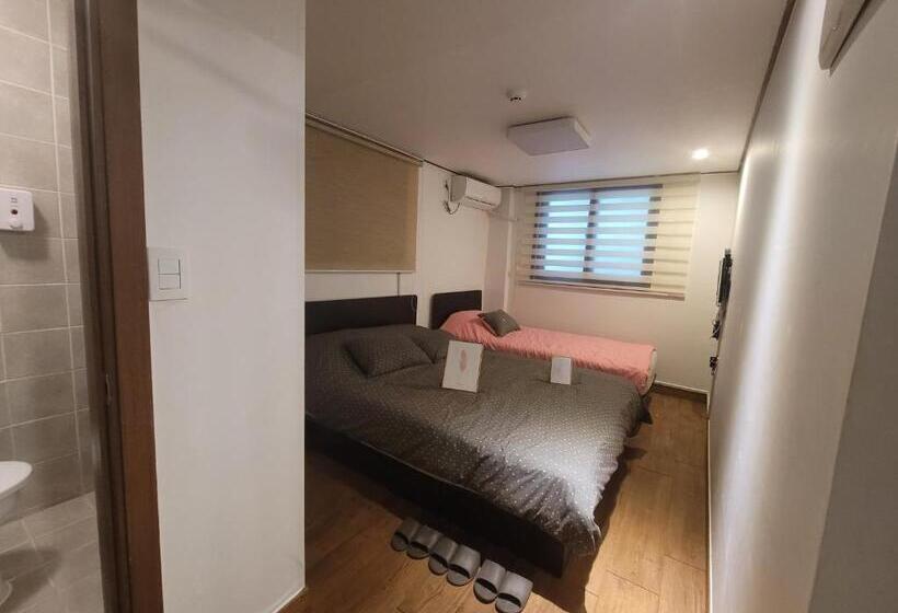 اتاق لوکس سه تخته, Olive Hostel Myeongdong