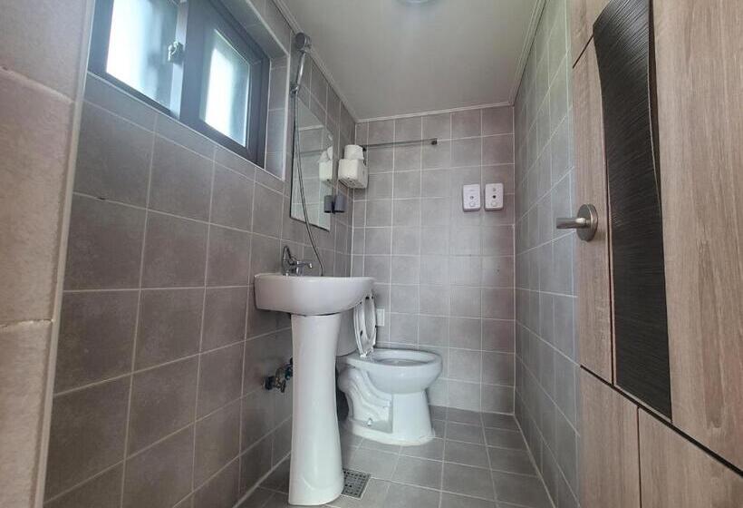 اتاق لوکس سه تخته, Olive Hostel Myeongdong