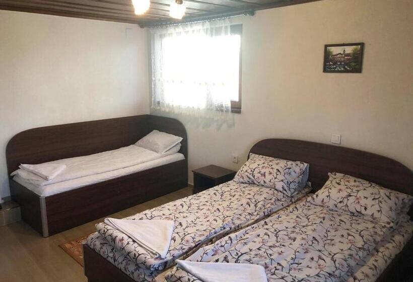اتاق استاندارد سه نفره, къща за гости градината