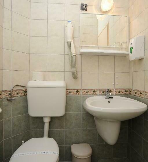 اتاق استاندارد چهار تخته, Minaret&étterem