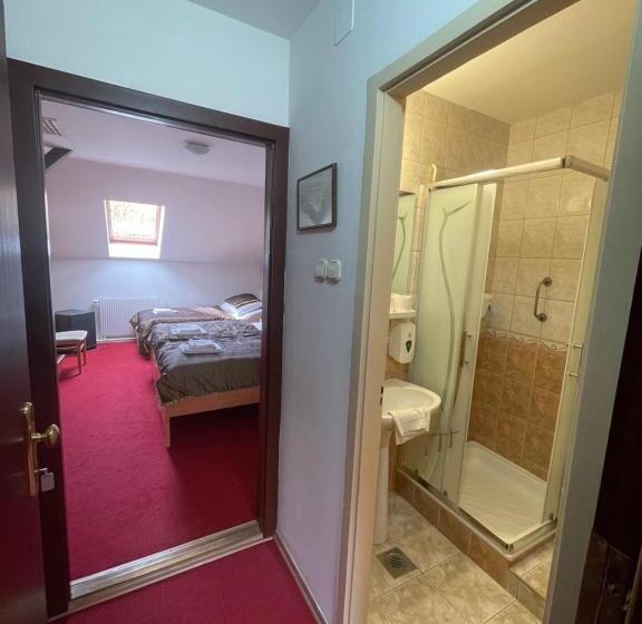 Economy Triple Room, Minaret&étterem