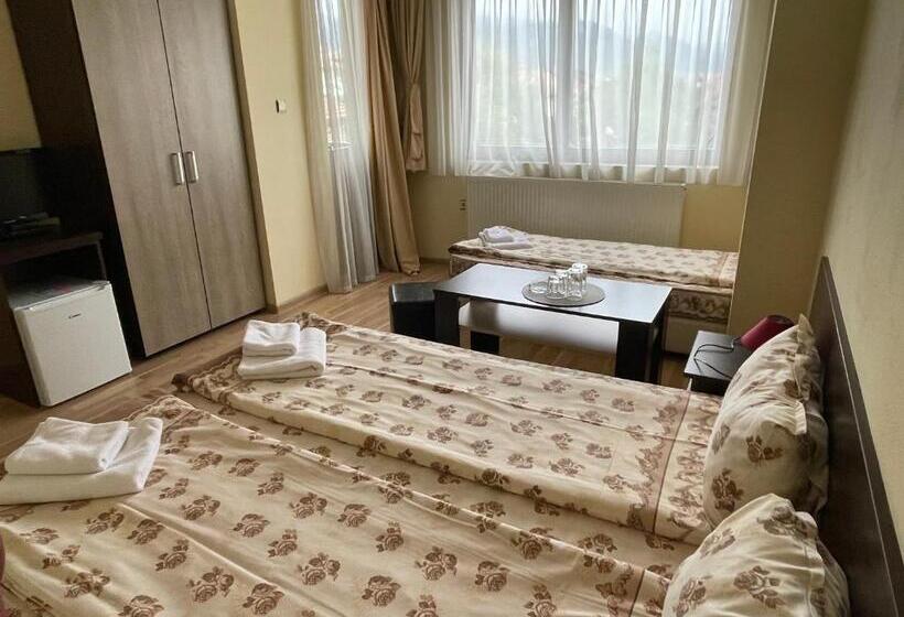 اتاق استاندارد سه نفره, къща за гости александра