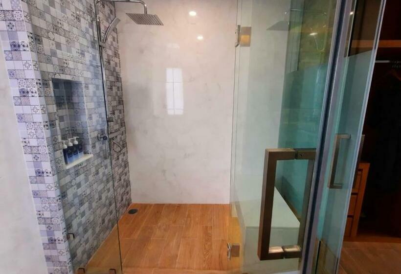 اتاق لوکس با بالکن, Ama S House Luxury Boutique