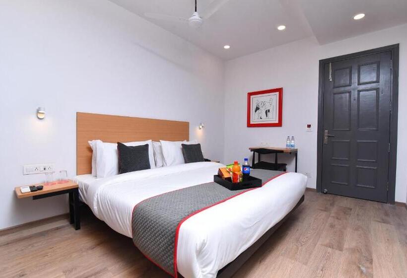اتاق کلاسیک سه تخته, Townhouse Rudra Inn Near Chhatarpur Metro Station