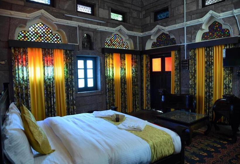 سوئیت با بالکن, The Thikana Heritage