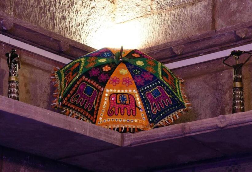 اتاق سوپریور با تخت بزرگ, The Thikana Heritage