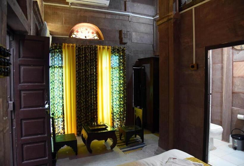 اتاق استاندارد سه تخته با بالکن, The Thikana Heritage