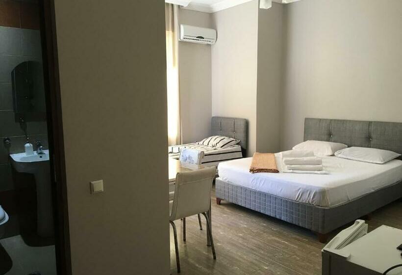 اتاق استاندارد سه تخته با بالکن, Elite Hotel Kobuleti