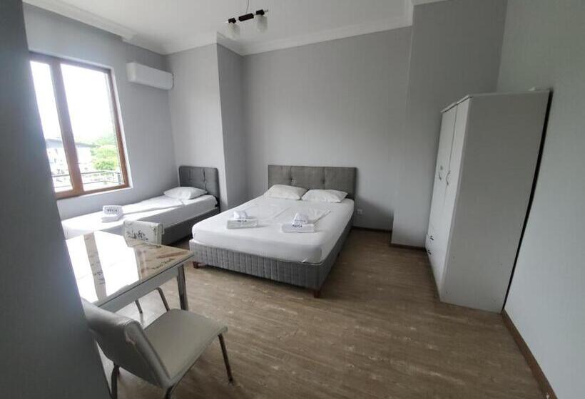 اتاق استاندارد سه تخته با بالکن, Elite Hotel Kobuleti