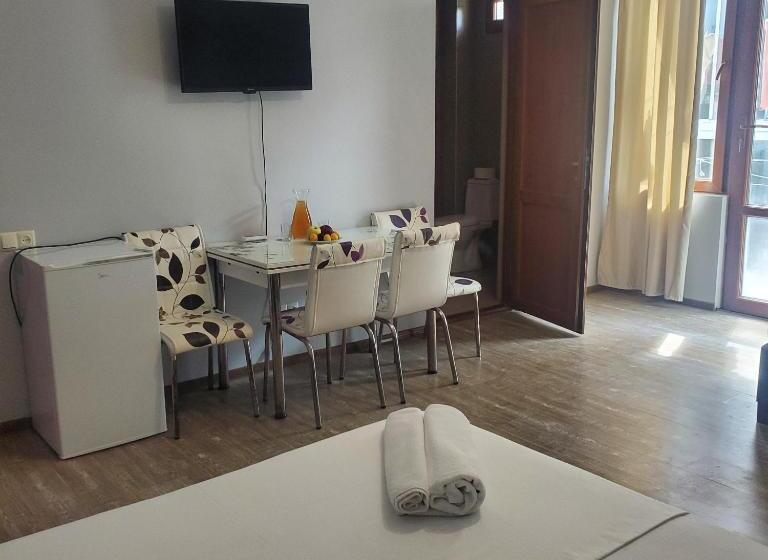 اتاق استاندارد چهارنفره با بالکن, Elite Hotel Kobuleti