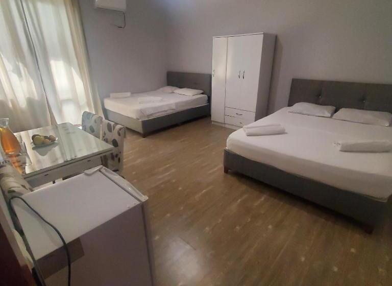 اتاق استاندارد چهارنفره با بالکن, Elite Hotel Kobuleti