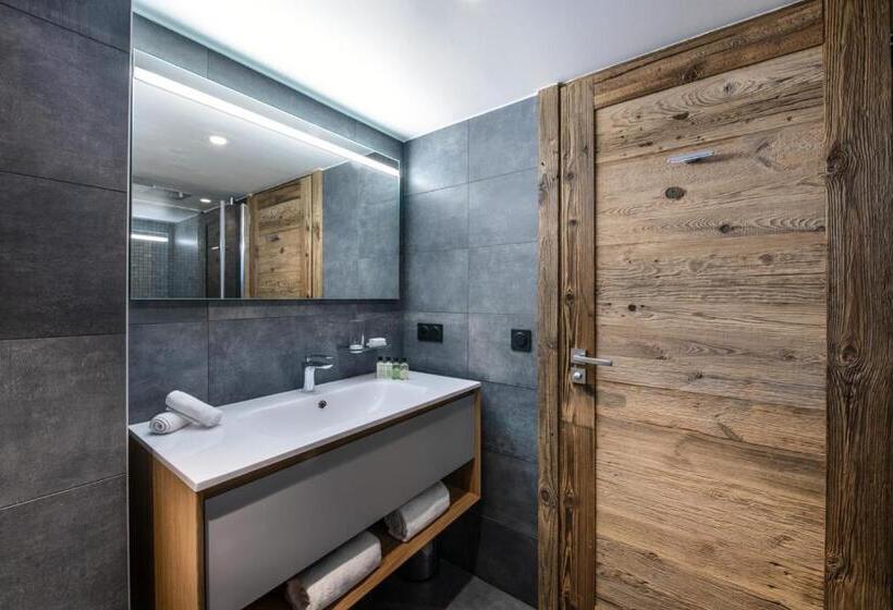 1 Bedroom Penthouse Apartment, Manali Lodge By Alpine Resorts