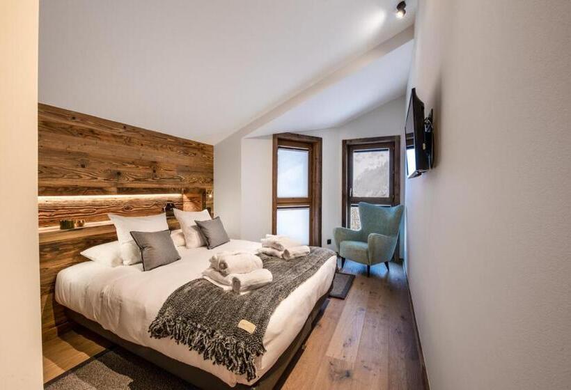 1 Bedroom Penthouse Apartment, Manali Lodge By Alpine Resorts