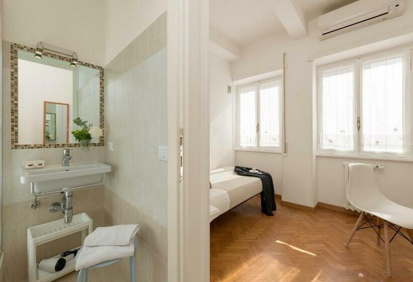 اتاق استاندارد یک نفره, Aurelia Home Guest House