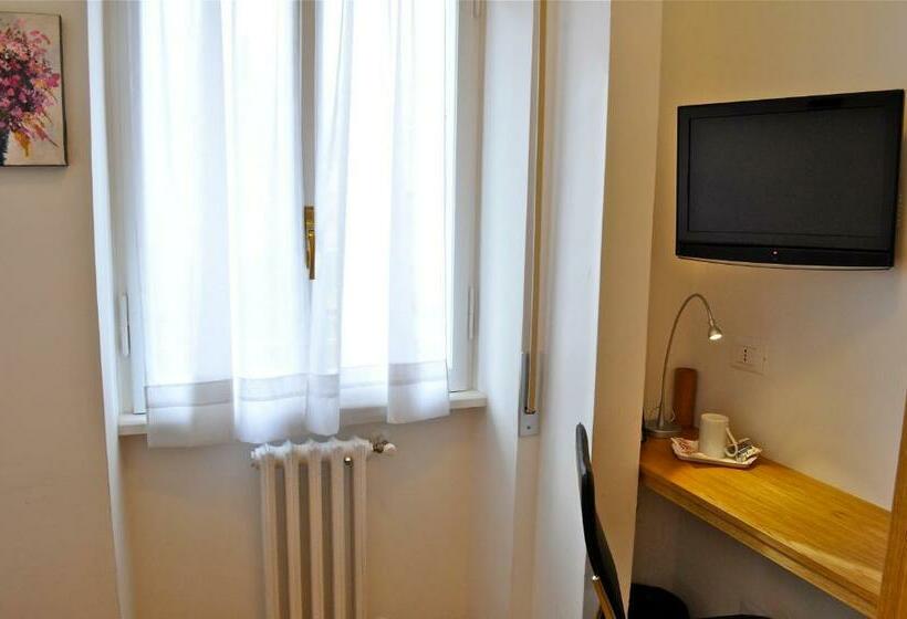اتاق استاندارد یک نفره, Aurelia Home Guest House