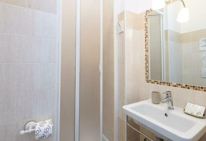 اتاق استاندارد یک نفره, Aurelia Home Guest House