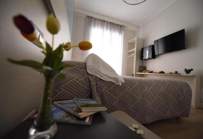四人标准间, Nicola S Luxury Rooms