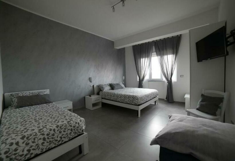 اتاق استاندارد سه نفره, Sami B&b