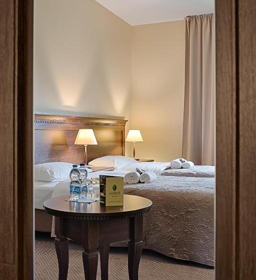 اتاق راحتی, Forrest Hotel & Restaurant