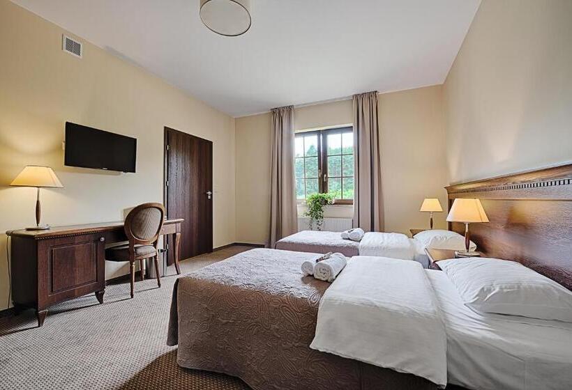 اتاق راحتی, Forrest Hotel & Restaurant