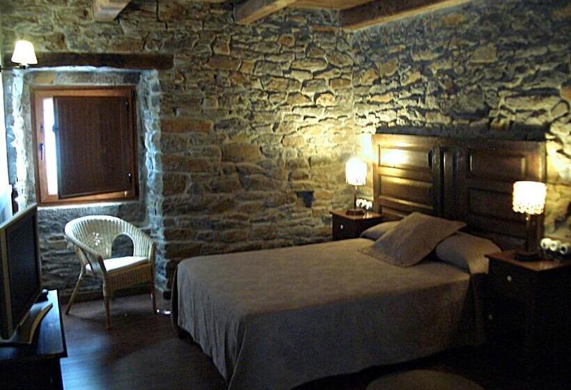 اتاق استاندارد سه نفره, Hostal De Montaña La Aldeya