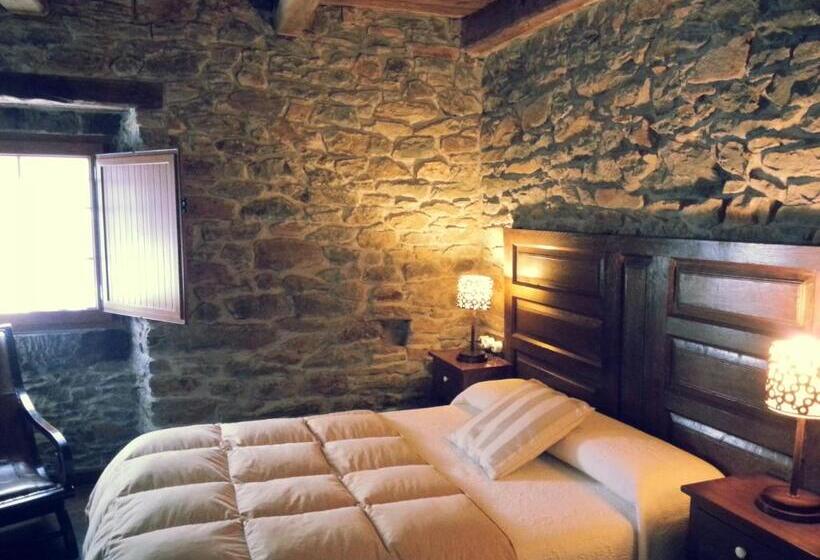 اتاق استاندارد سه نفره, Hostal De Montaña La Aldeya