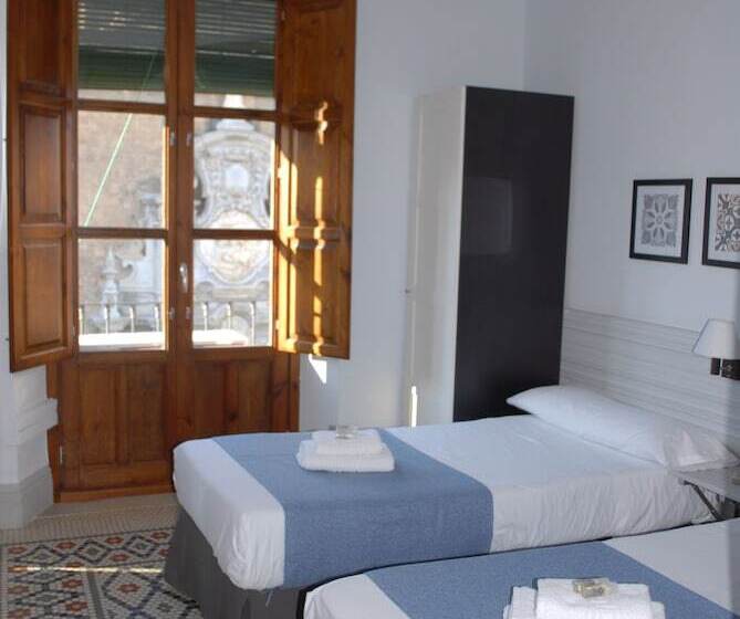 3-Bett-Standardzimmer, La Perla Granada Suites