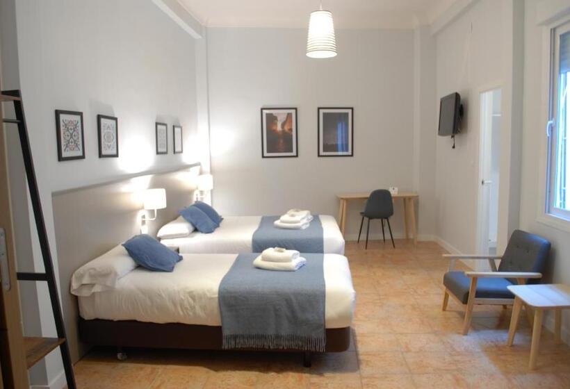 3-Bett-Standardzimmer, La Perla Granada Suites