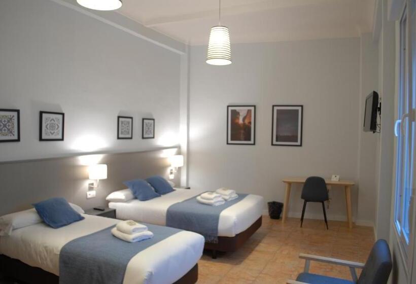 3-Bett-Standardzimmer, La Perla Granada Suites