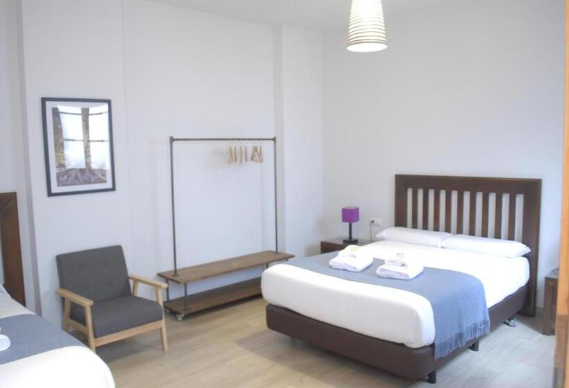 3 Bett Superior Zimmer, La Perla Granada Suites