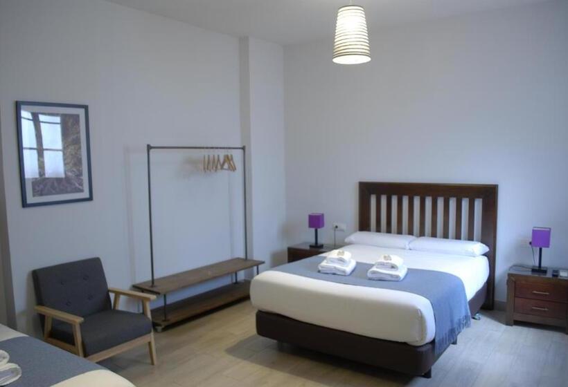 3 Bett Superior Zimmer, La Perla Granada Suites