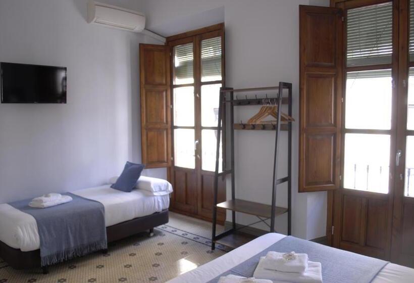 Quarto Triplo Superior, La Perla Granada Suites