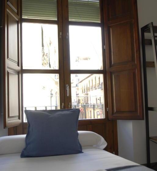 3 Bett Superior Zimmer, La Perla Granada Suites