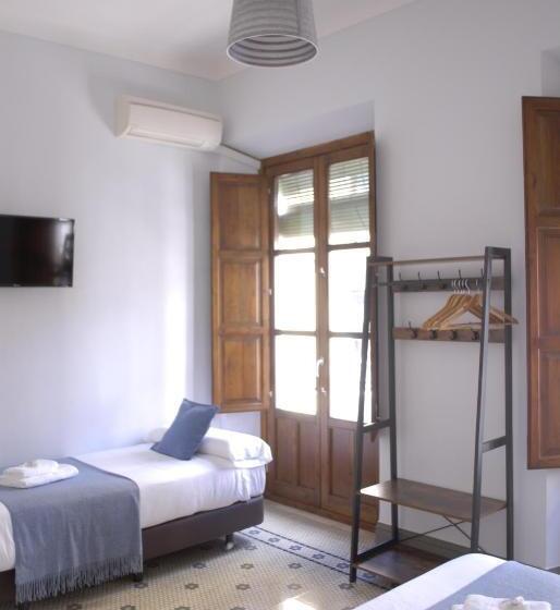 3 Bett Superior Zimmer, La Perla Granada Suites