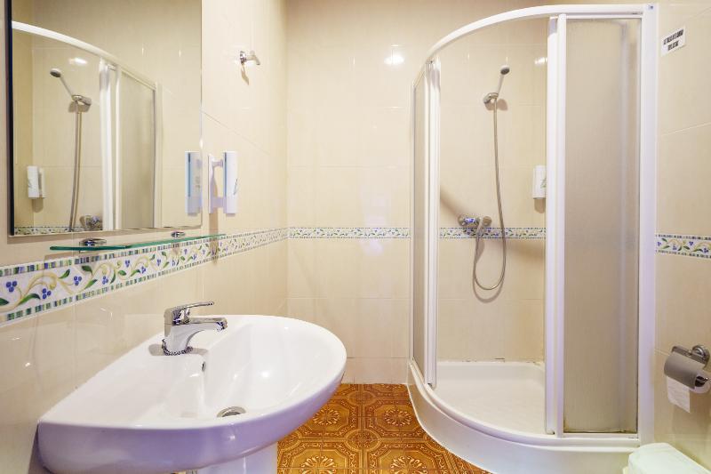 اتاق استاندارد سه نفره, La Perla Granada Suites