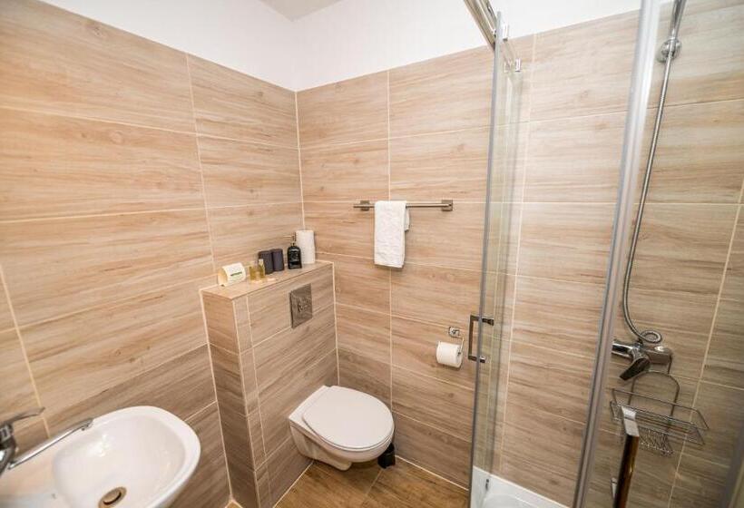 اتاق استاندارد, Ariston