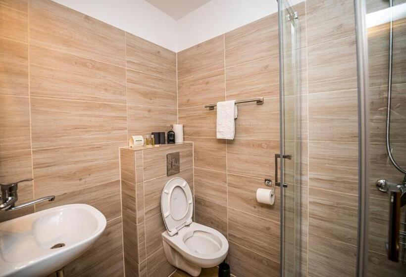 اتاق استاندارد, Ariston