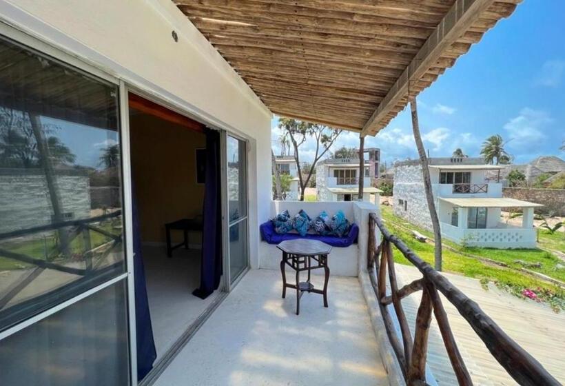 Standard Room with Balcony, Barracuda Inn Resort