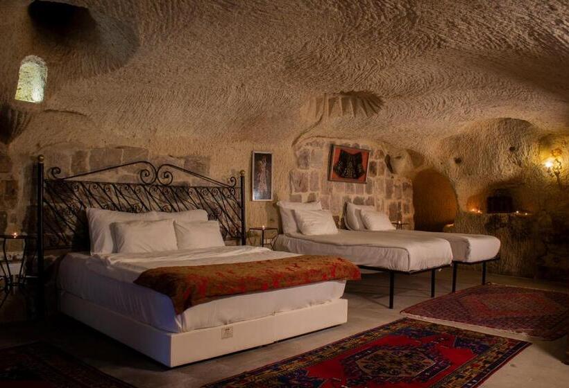 اتاق خانوادگی با چشم‌انداز باغ, Cave Art