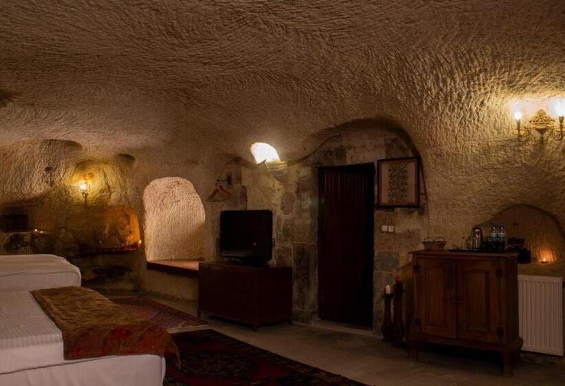اتاق خانوادگی با چشم‌انداز باغ, Cave Art