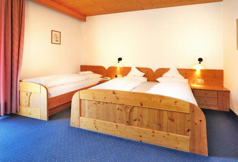 Standard Triple Room with Balcony, Dolomiten