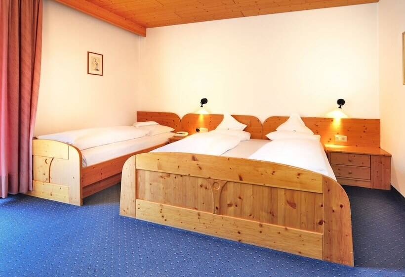 Standard Triple Room with Balcony, Dolomiten