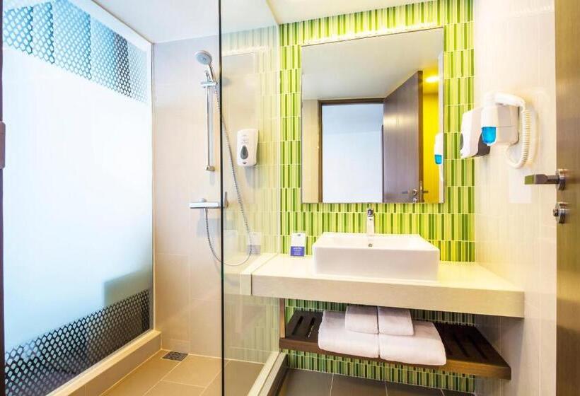 带特大床的高级间, Holiday Inn Express Bangkok Sukhumvit 11, An Ihg